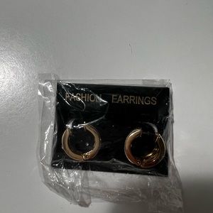 Gold huggie hoop earrings